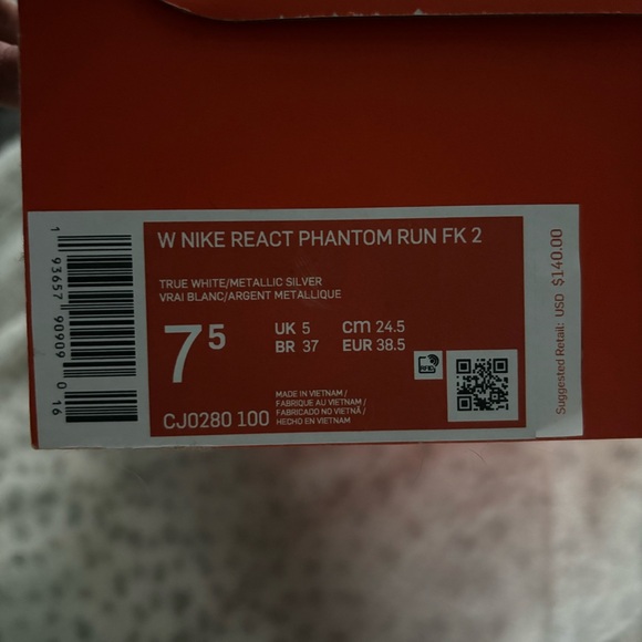 NWB Nike React Phantom Run Flyknit 2 (Wmns) - Picture 2 of 9